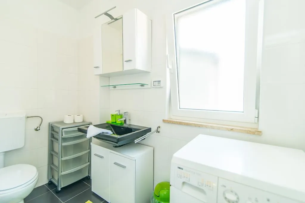 Holiday House Flego Rovigno 0*,  Croazia